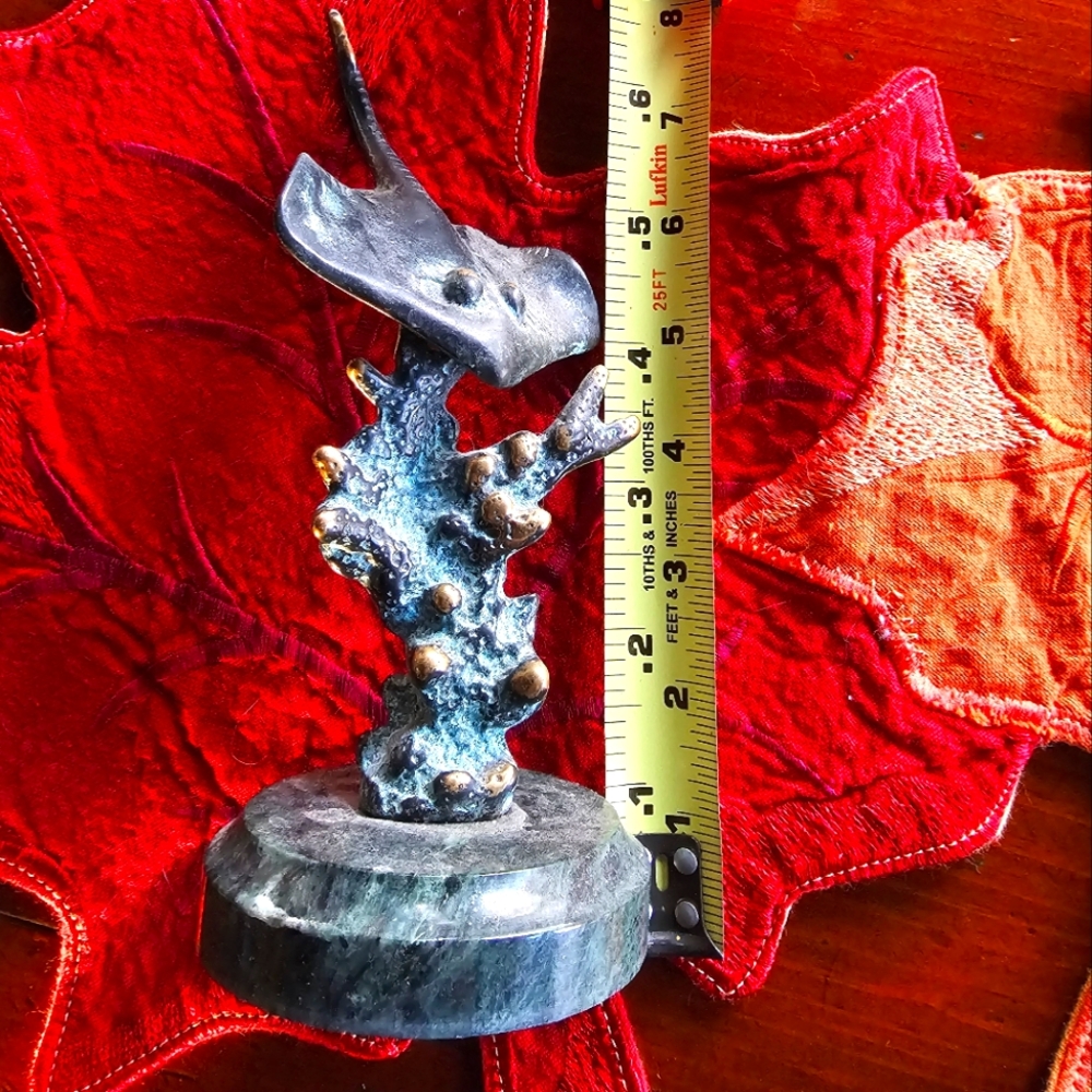 Bronze and marble sting ray with coral representation , decorative small display